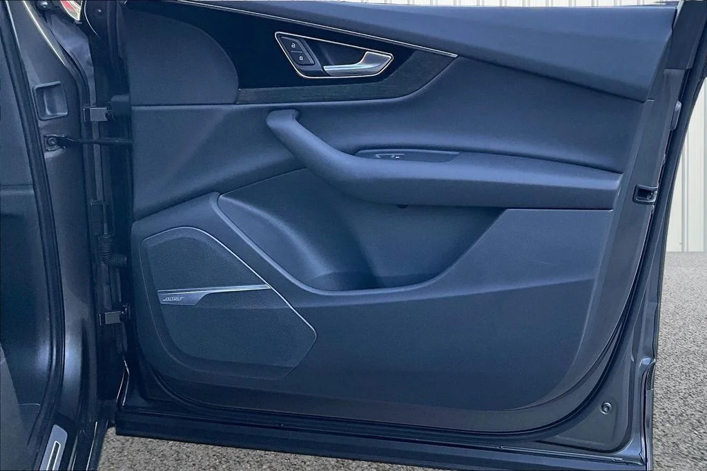 Used 2019 Gray Audi 55 Prestige image 28