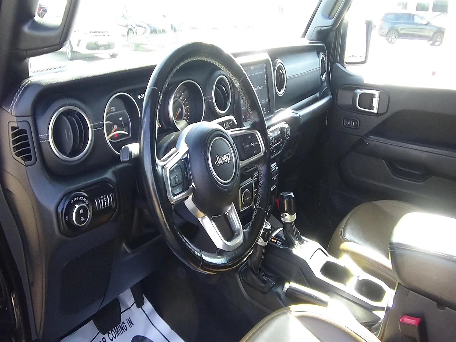 Used 2021 Black Clear Coat (px8) Jeep Overland image 17