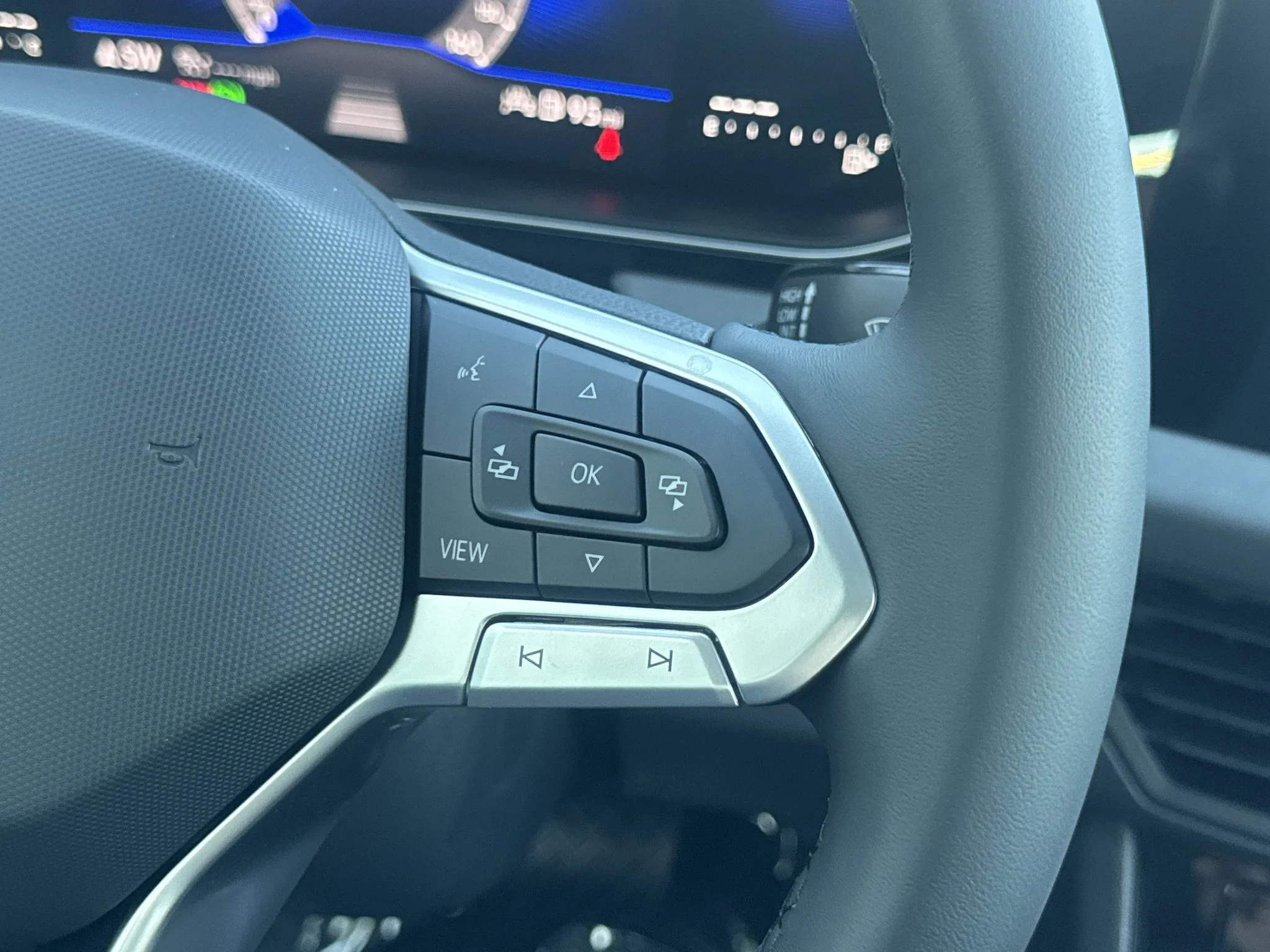 New 2026 Platinum Gray Metallic Volkswagen SE image 21
