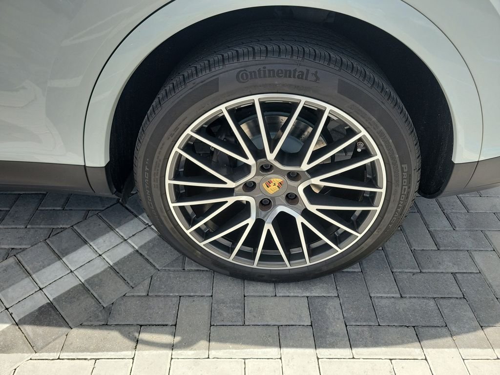 Used 2022 White Porsche Base image 14