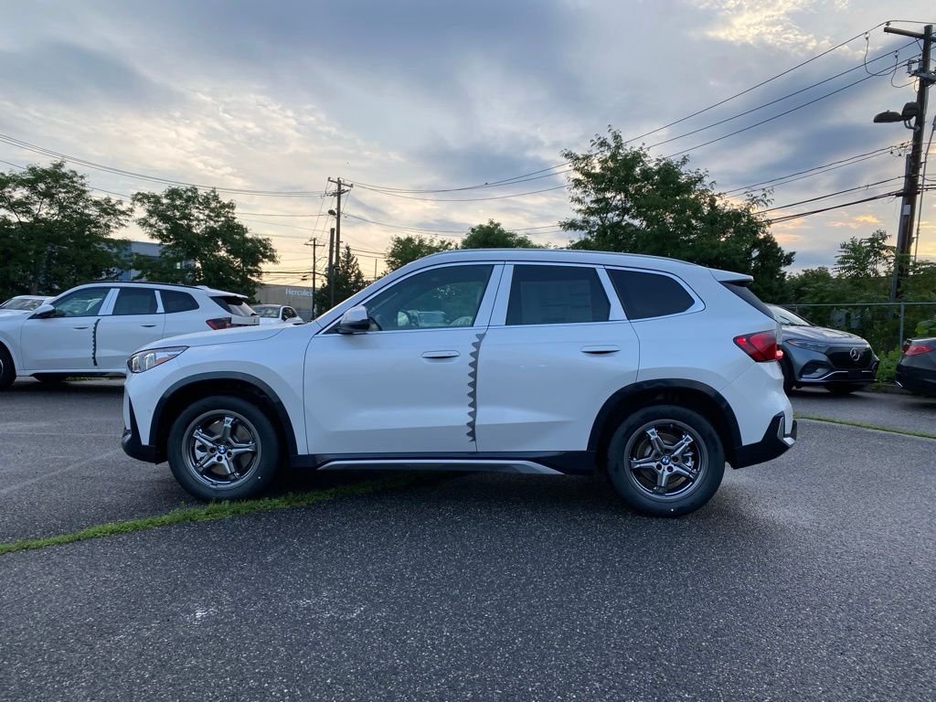 New 2026 Mineral White Metallic BMW xDrive28i image 4