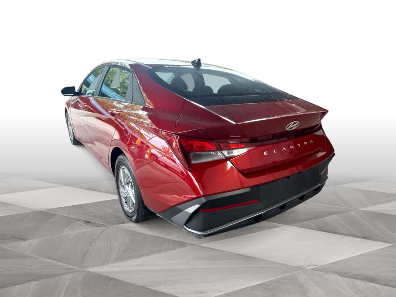 2025 Hyundai Elantra SE - Photo 6