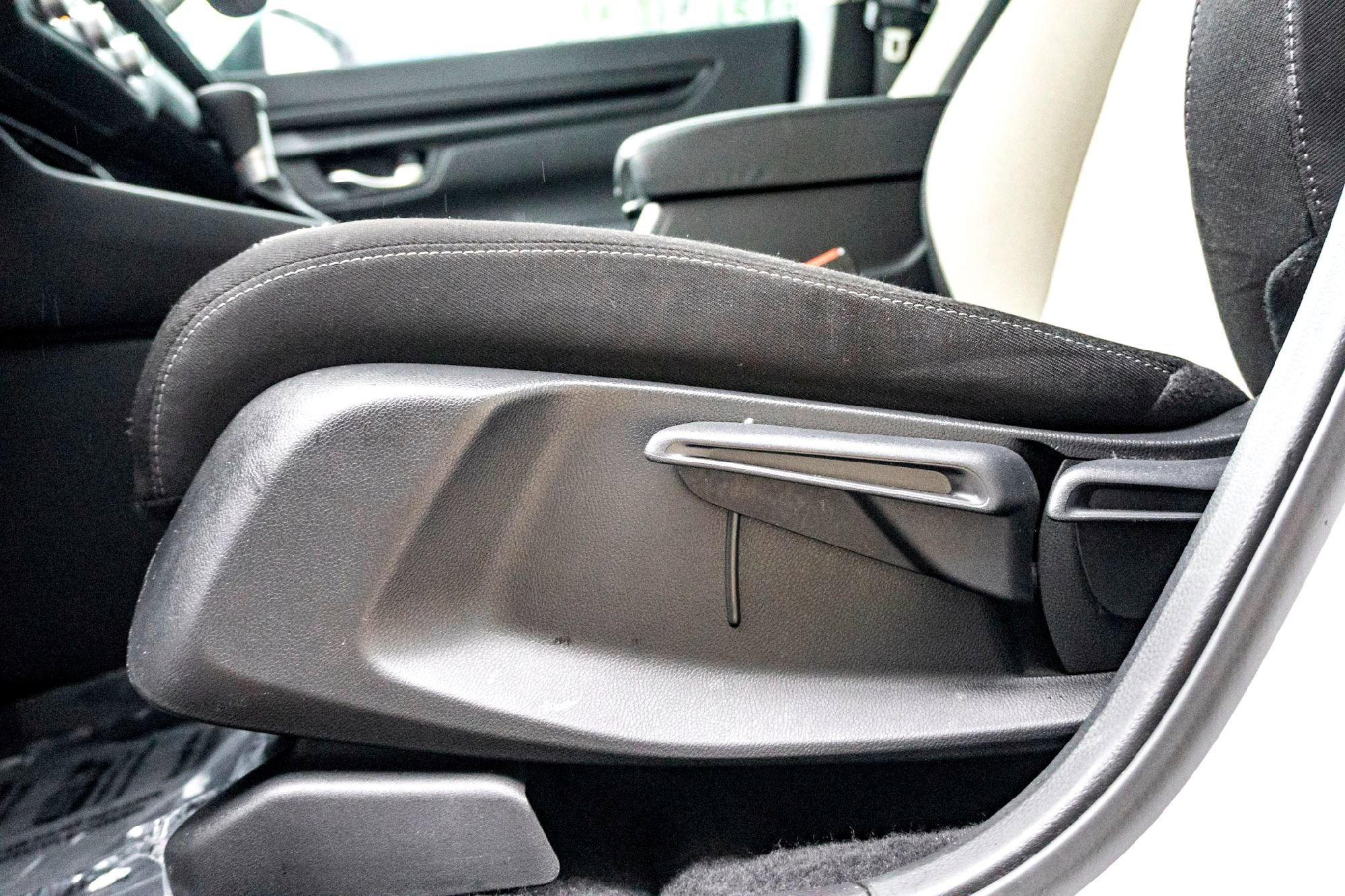 Used 2025 Platinum White Pearl Honda LX image 12