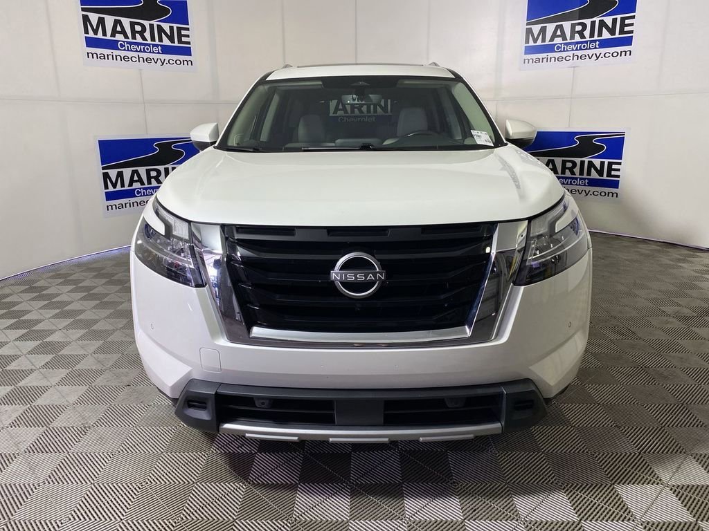 Used 2024 White Nissan SL image 12