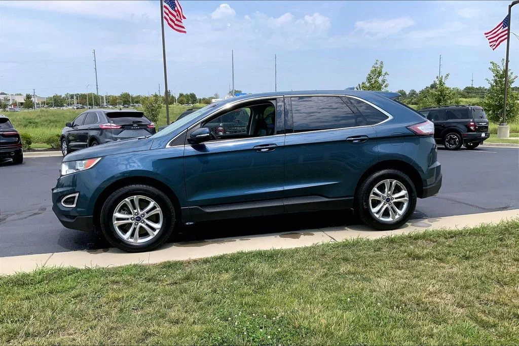 Used 2016 Blue Ford SEL image 12