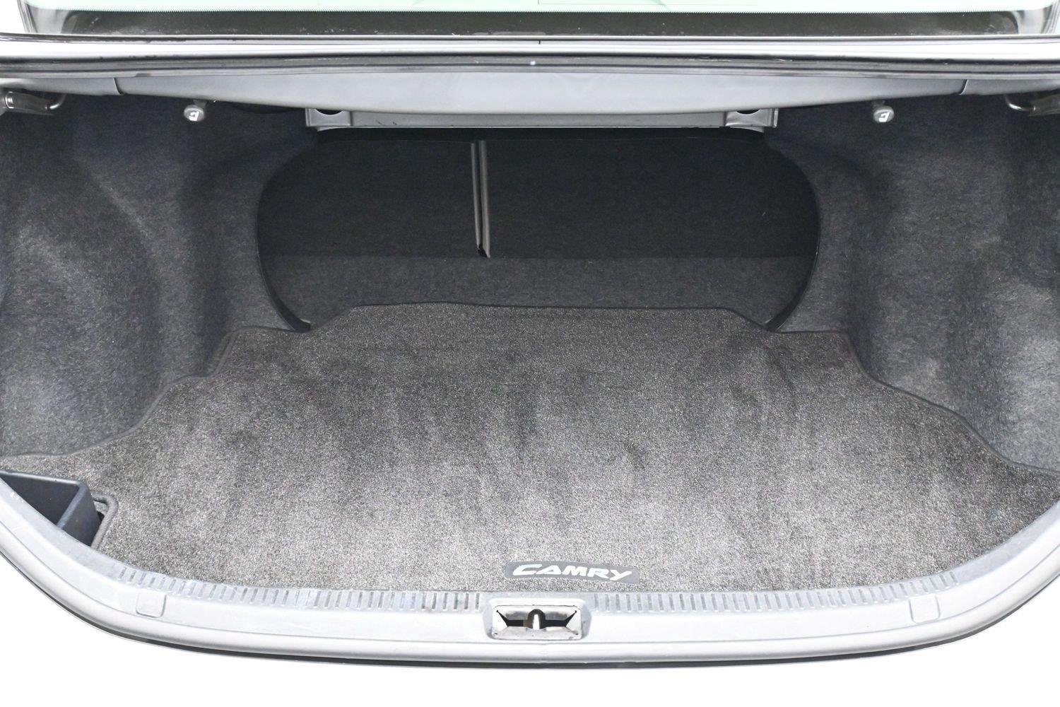 Used 2010 Classic Silver Metallic Toyota LE image 9