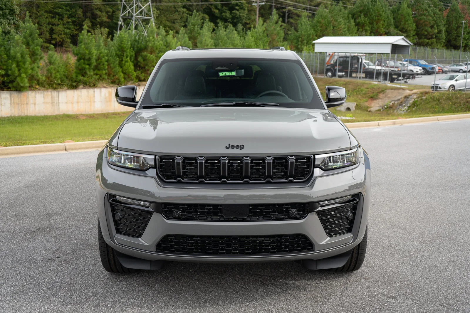 New 2027 Sting-Gray Clear-Coat Paint Jeep Limited Reserve image 2