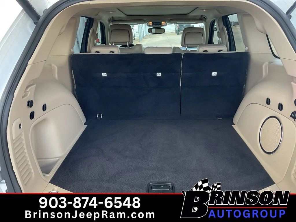 Used 2022 Bright White Clearcoat Jeep Limited image 9