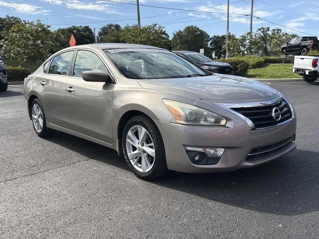 Used 2015  Nissan 2.5 SV image 2