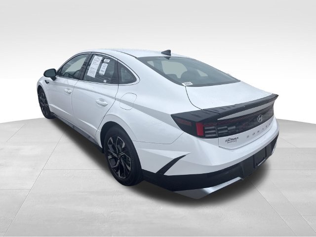 Used 2025 White Hyundai SEL image 3