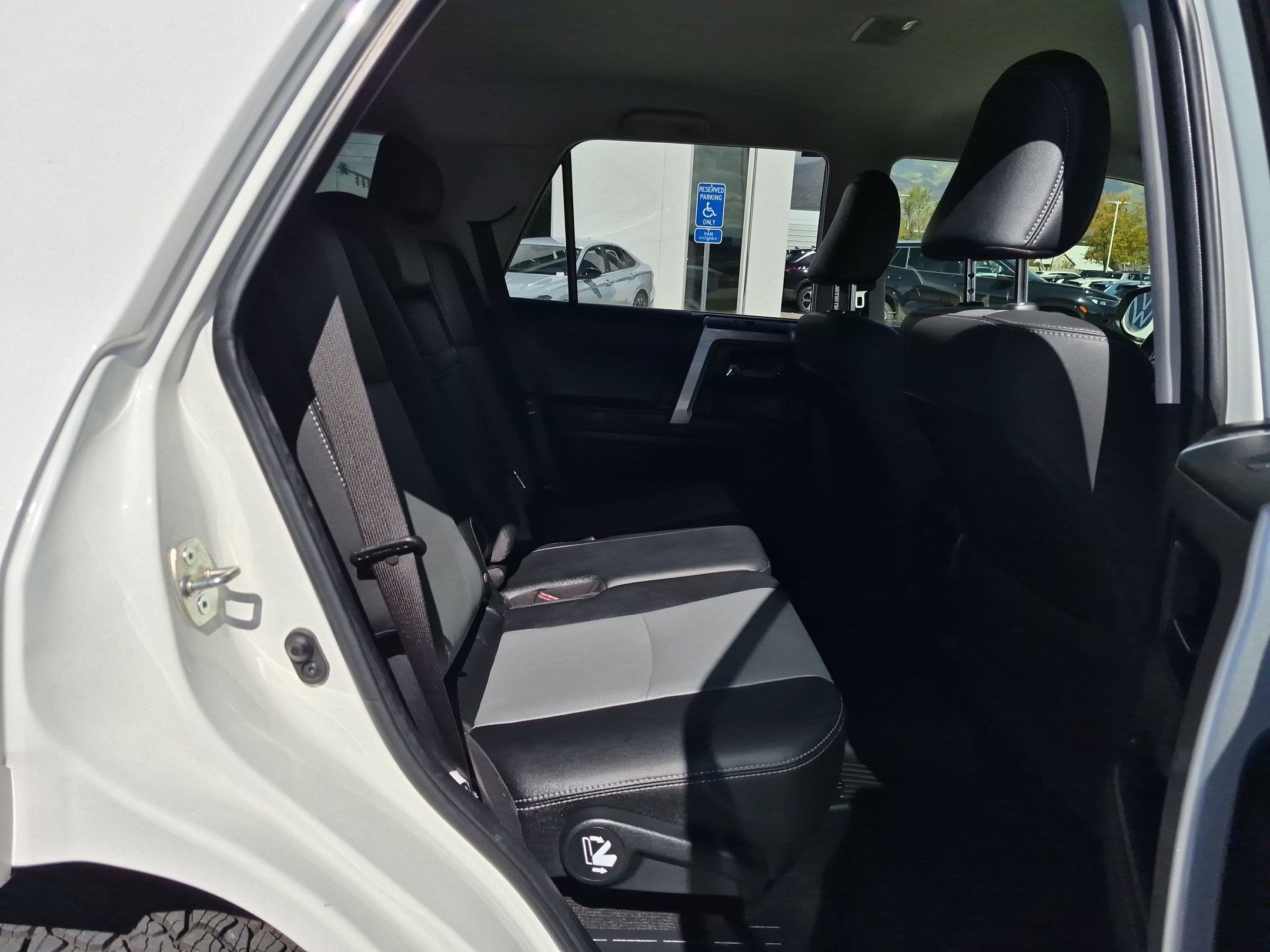 Used 2022 White Toyota SR5 Premium image 29