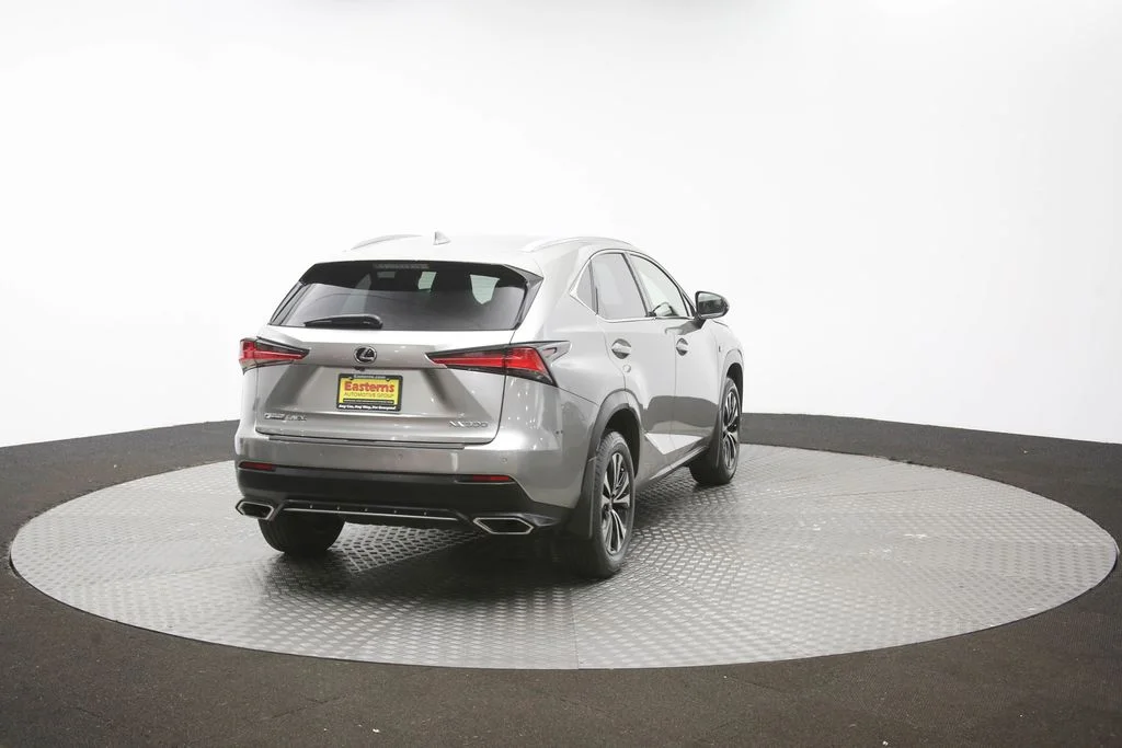 Used 2018  Lexus  image 35