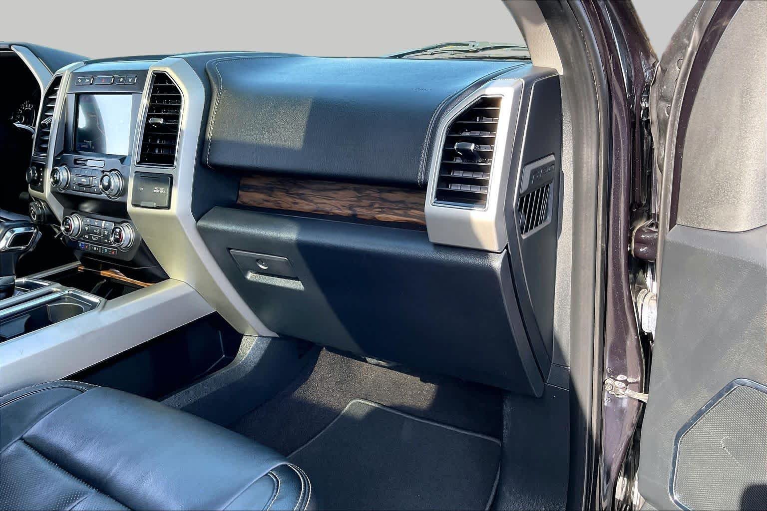 Used 2020 Agate Black Metallic Ford LARIAT image 17
