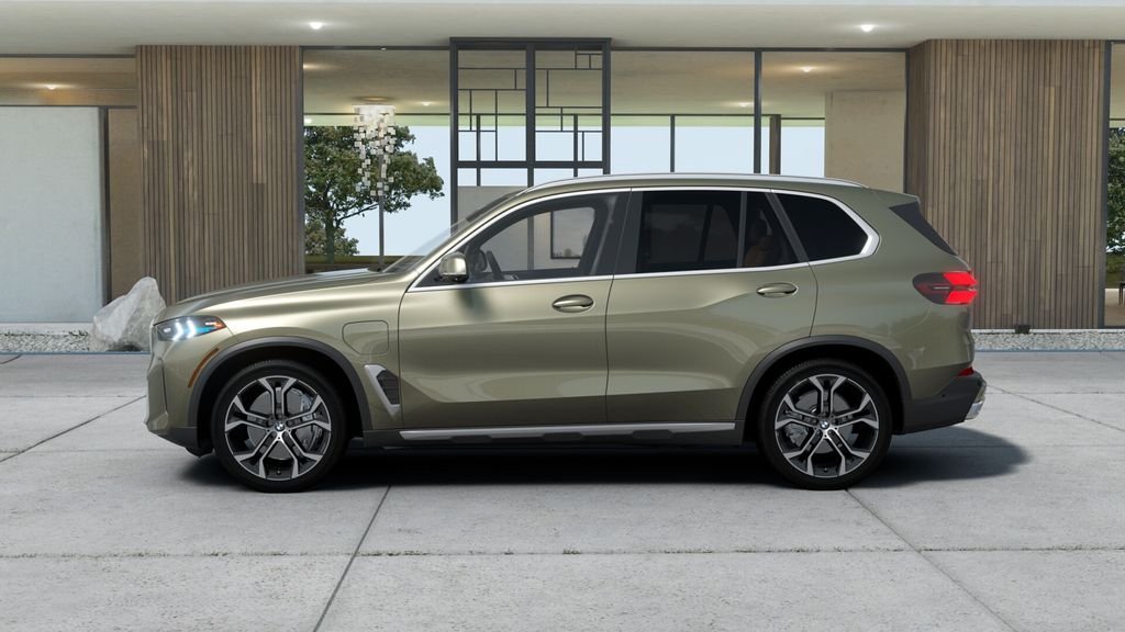 New 2026 Manhattan Green Metallic BMW xDrive50e image 27