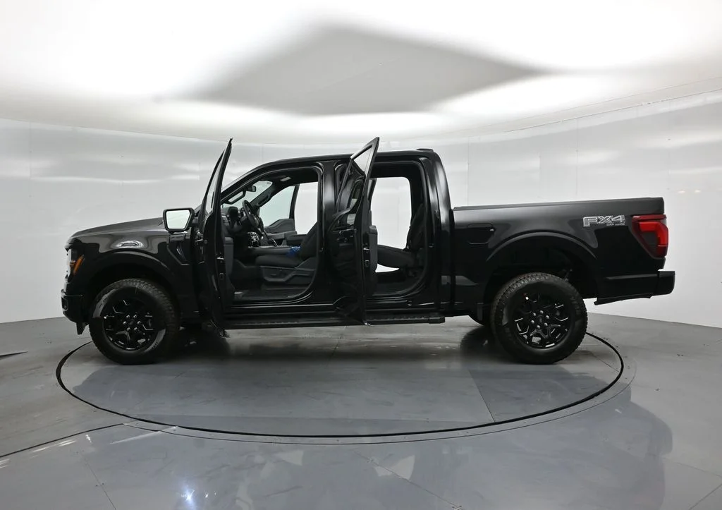 New 2026 Agate Black Metallic Ford XLT image 33