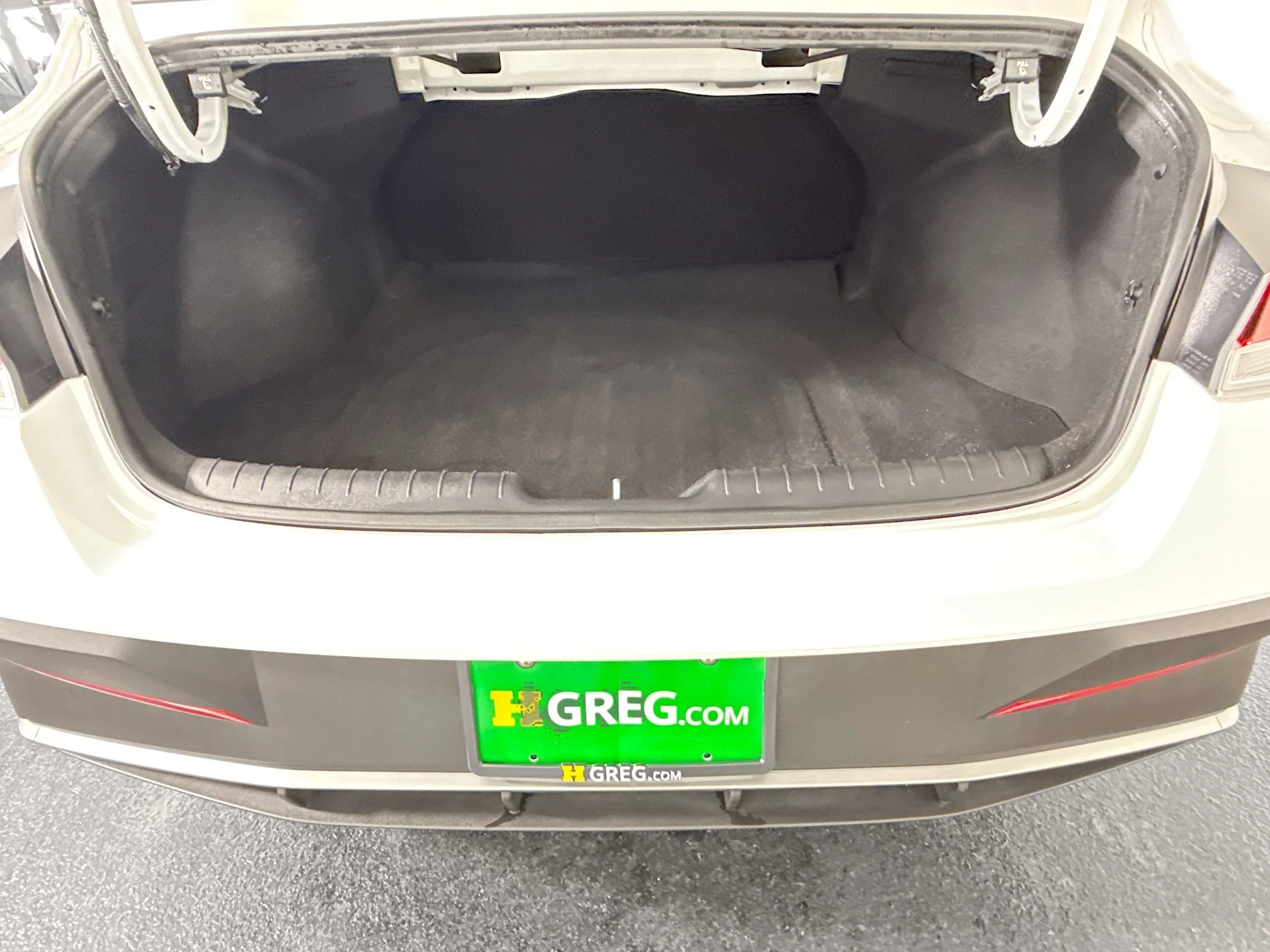 Used 2025 Serenity White Hyundai SE image 30