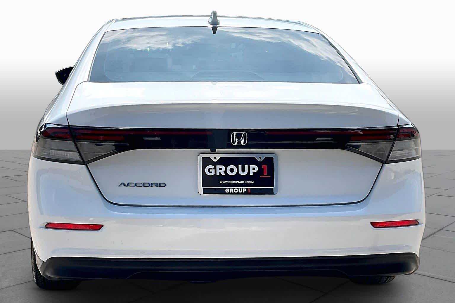 Used 2024 Platinum White Pearl Honda EX image 5