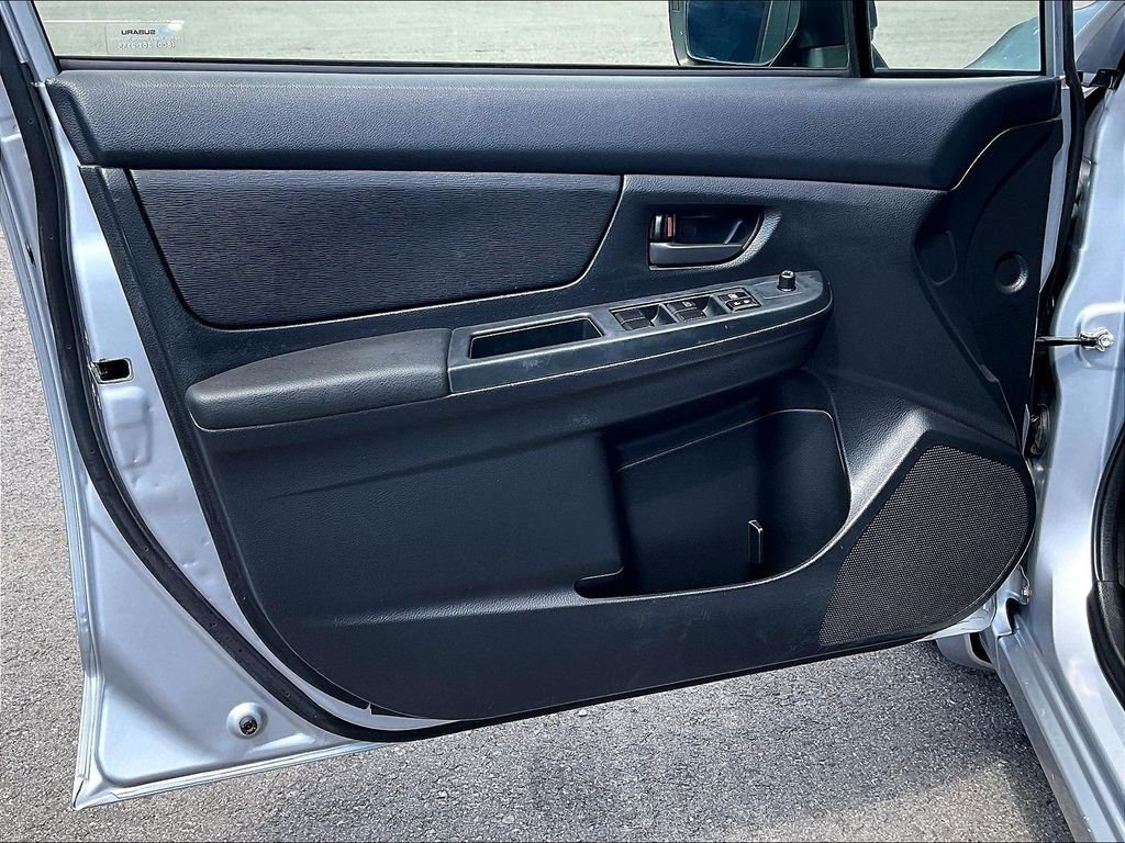 Used 2013 Silver Subaru 2.0i image 9