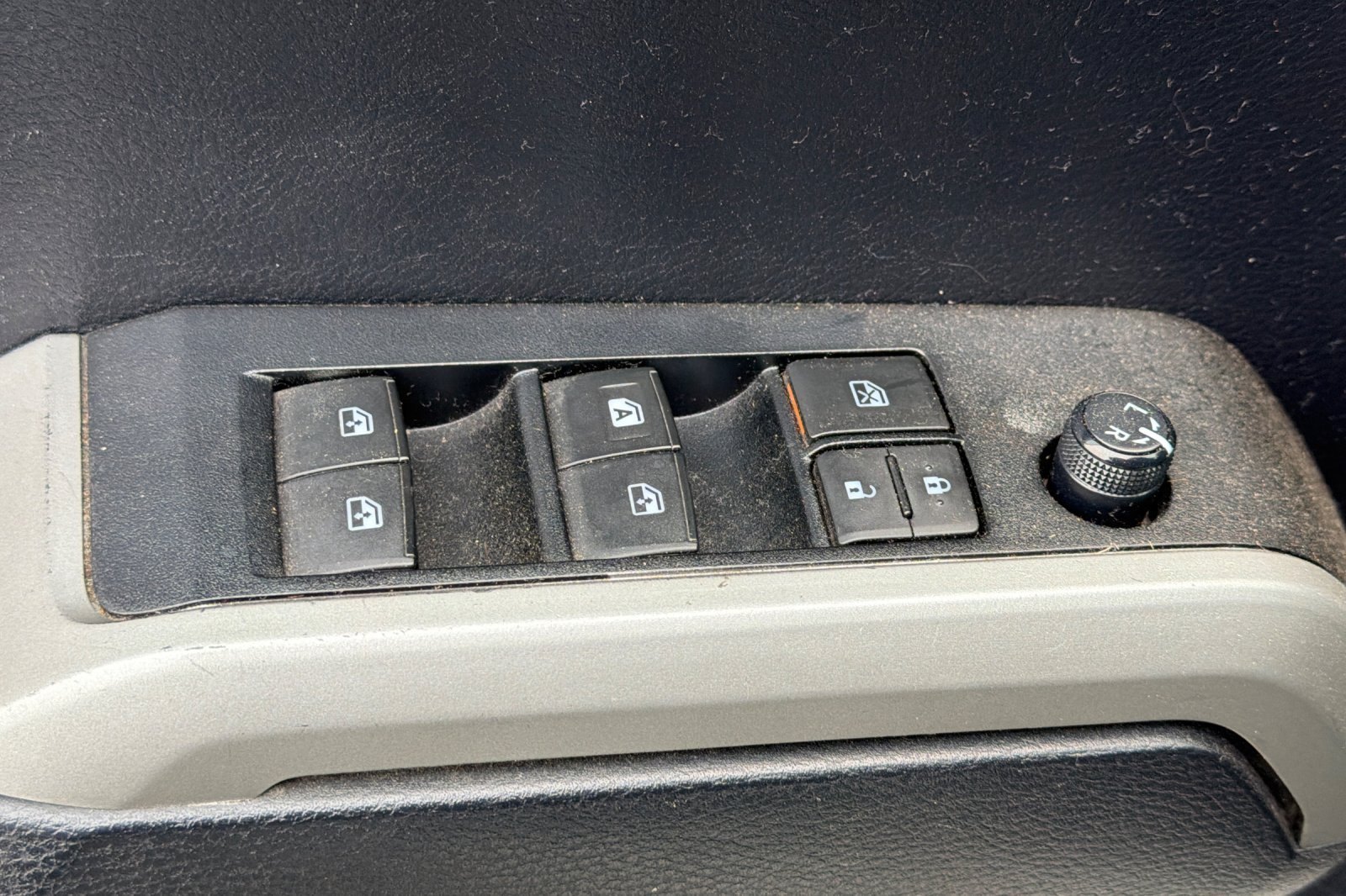 Used 2019 White Toyota SR5 image 14