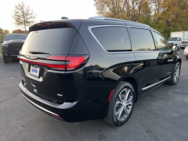 2026 Chrysler Pacifica Pinnacle photo 3