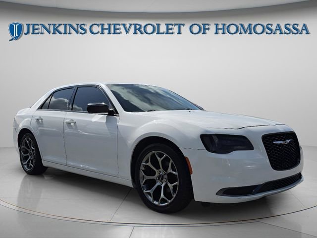 2018 Chrysler 300 Touring's photo