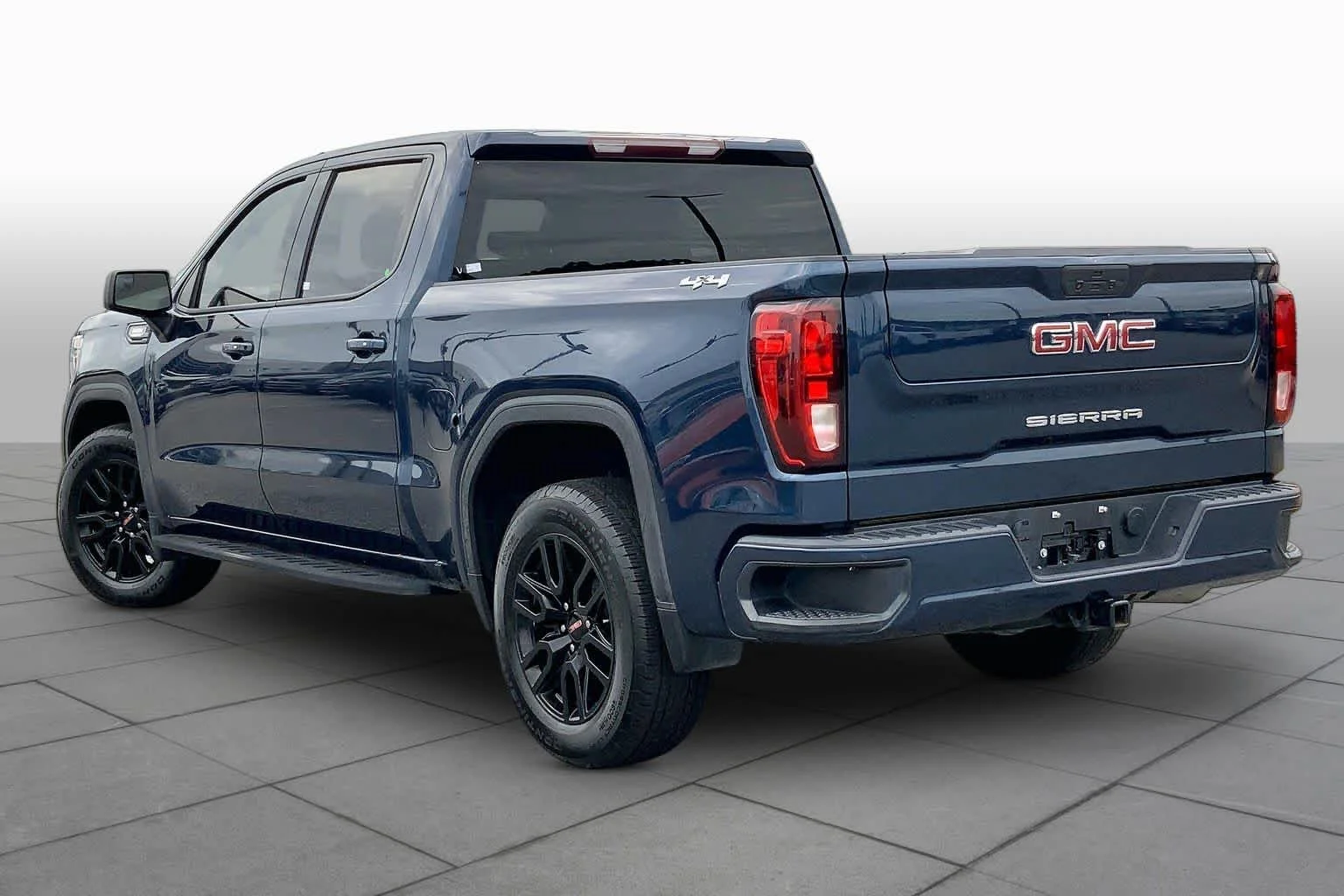Used 2021 Pacific Blue Metallic GMC Elevation image 11