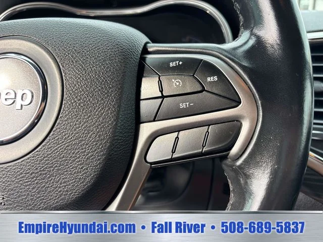 Used 2019 Gray Jeep Laredo E image 19