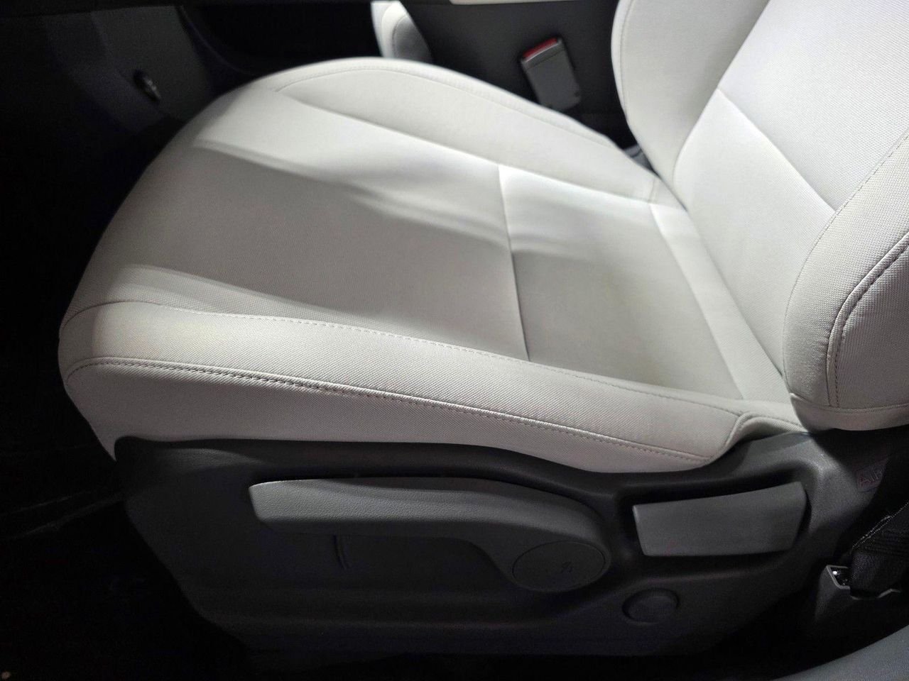 New 2026 Serenity White Hyundai SE image 24