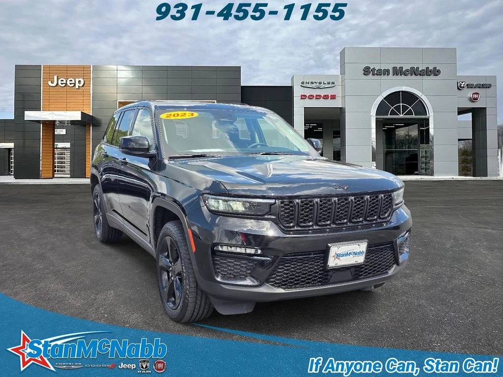 Used 2023 Diamond Black Crystal Pearlcoat Jeep Limited image 1