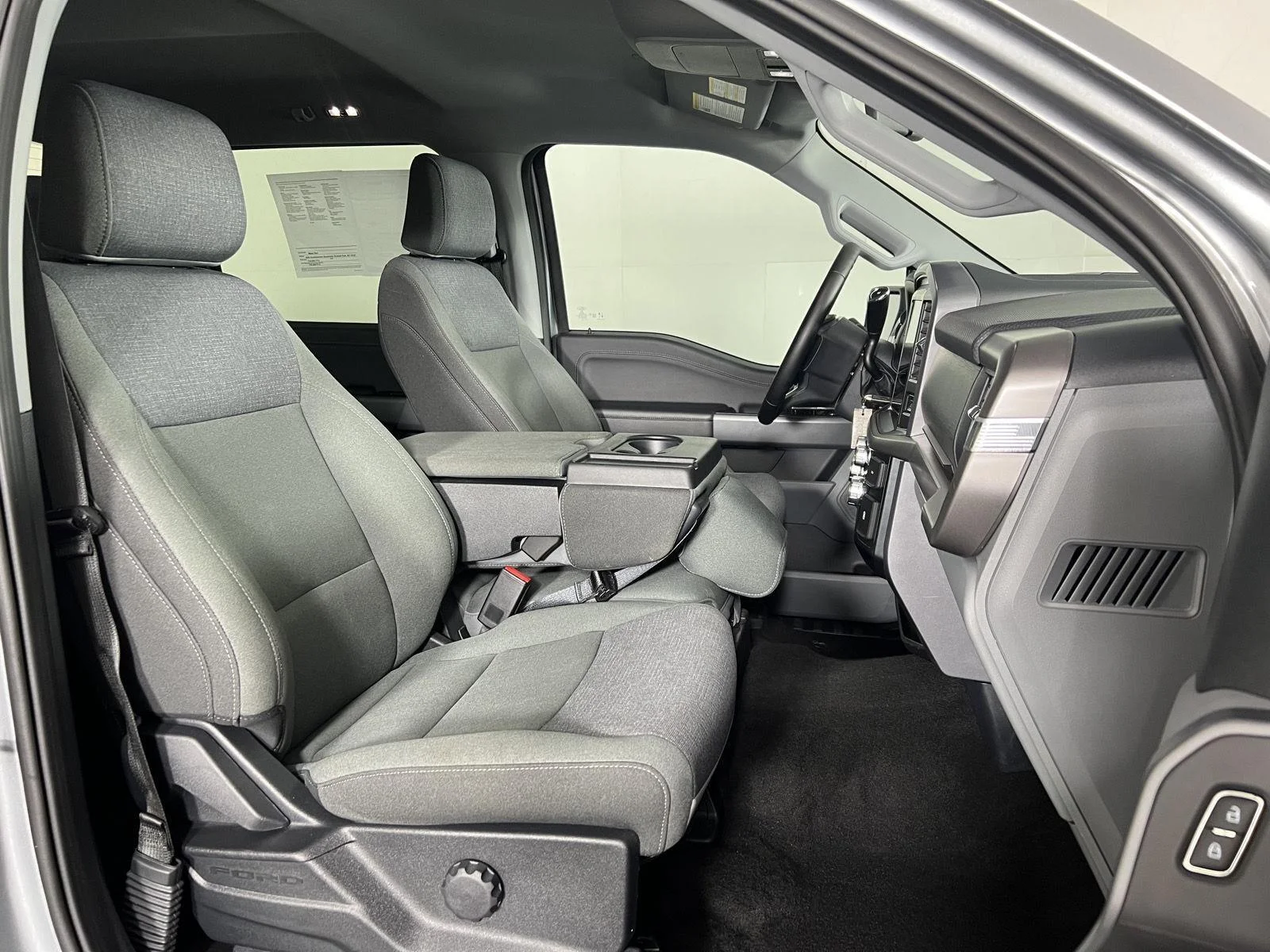 Used 2025 Silver Ford XLT image 18