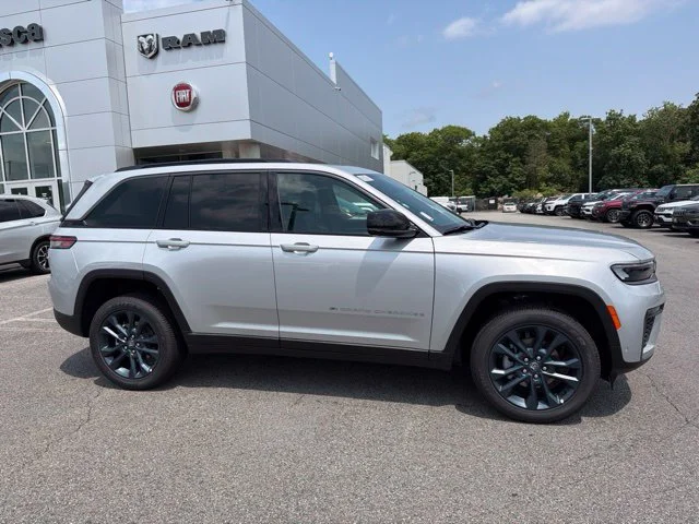 New 2026 Silver Jeep  image 2