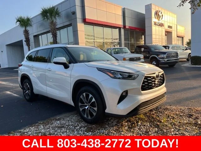 Used 2020 White Toyota XLE image 1