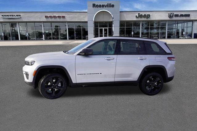 New 2025 Silver Zynith Exterior Paint Jeep Limited image 6