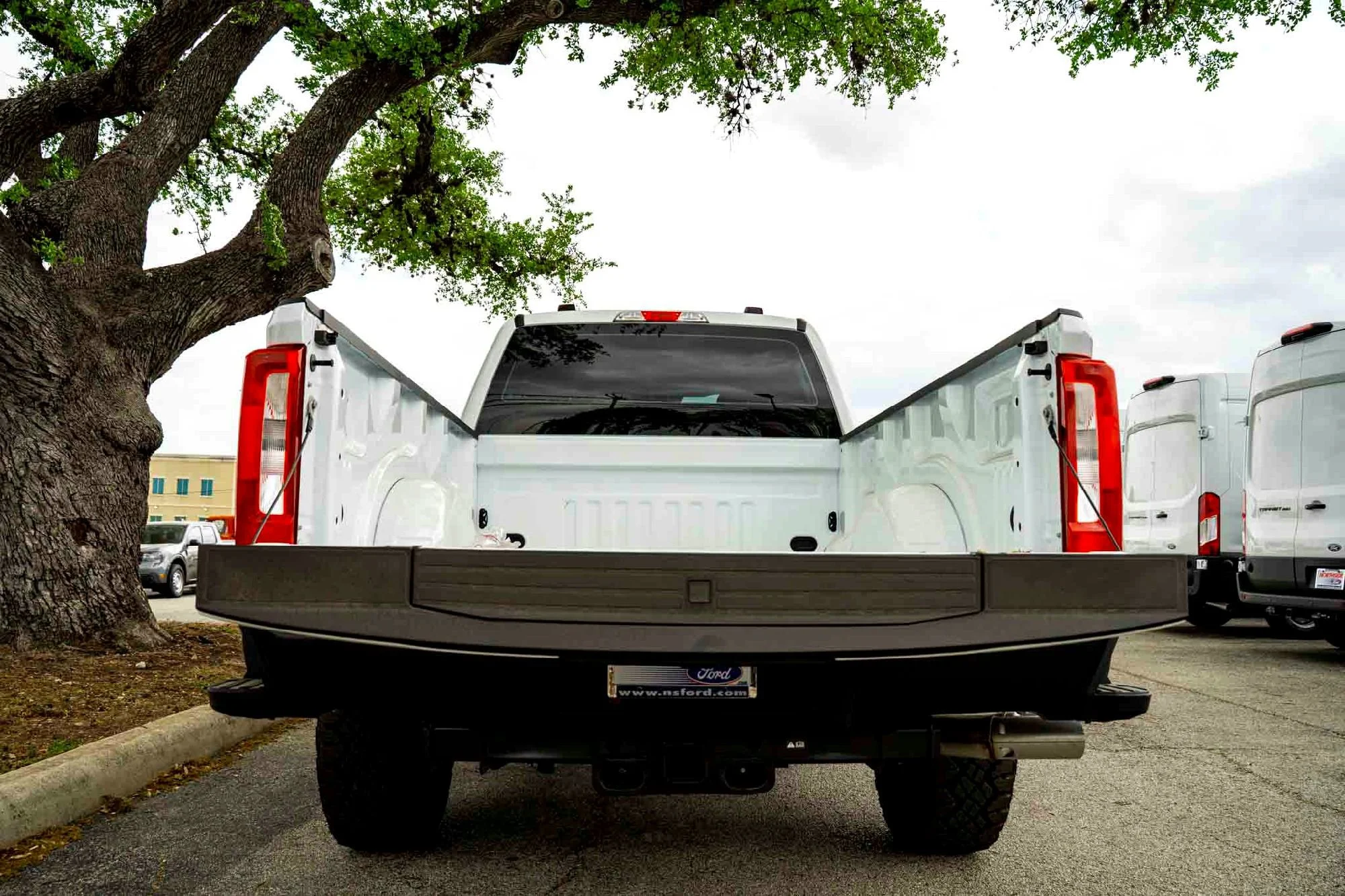 New 2026 Oxford White Ford XL image 6