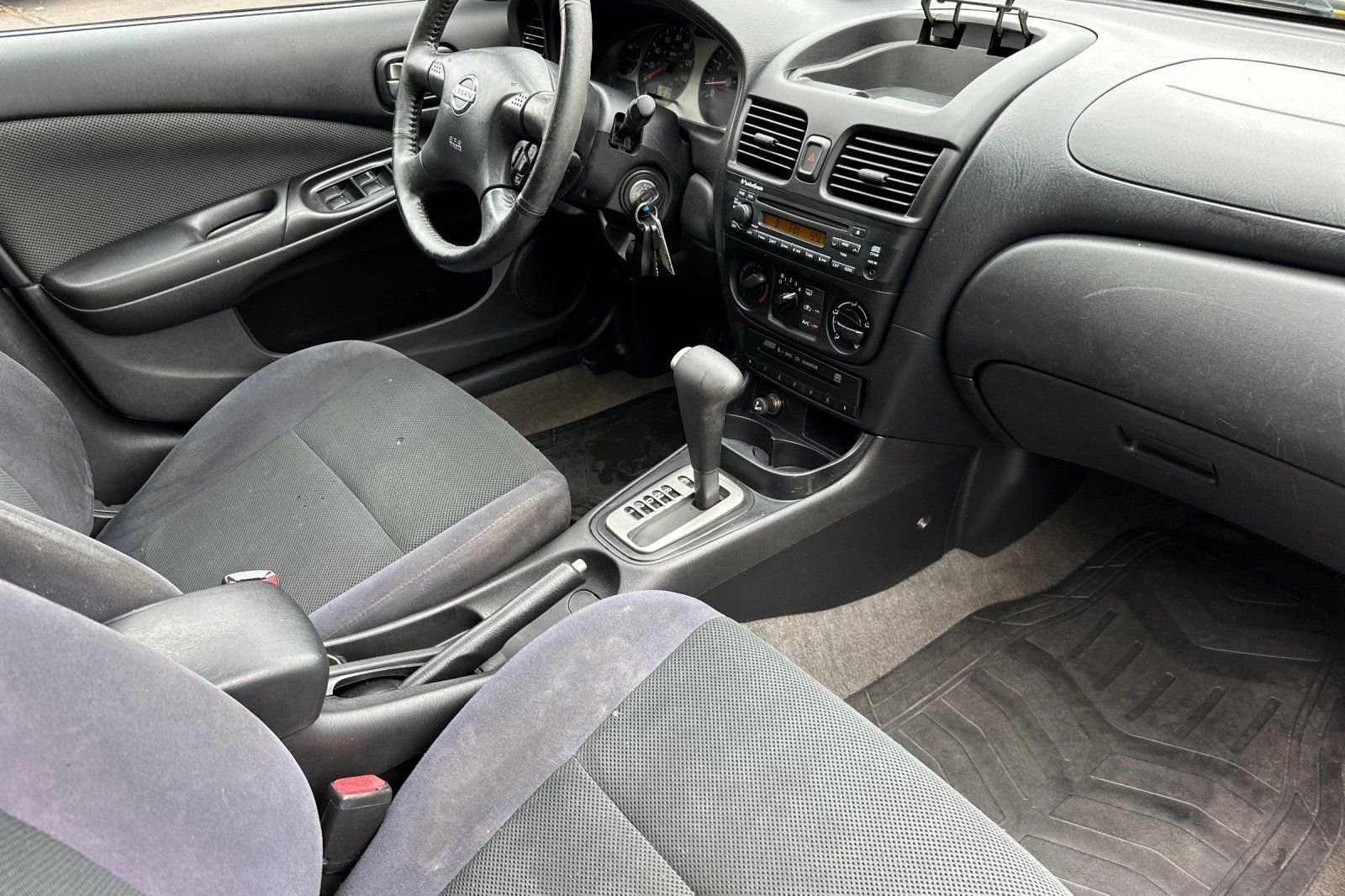 Used 2006 Yellow Nissan SE-R image 16