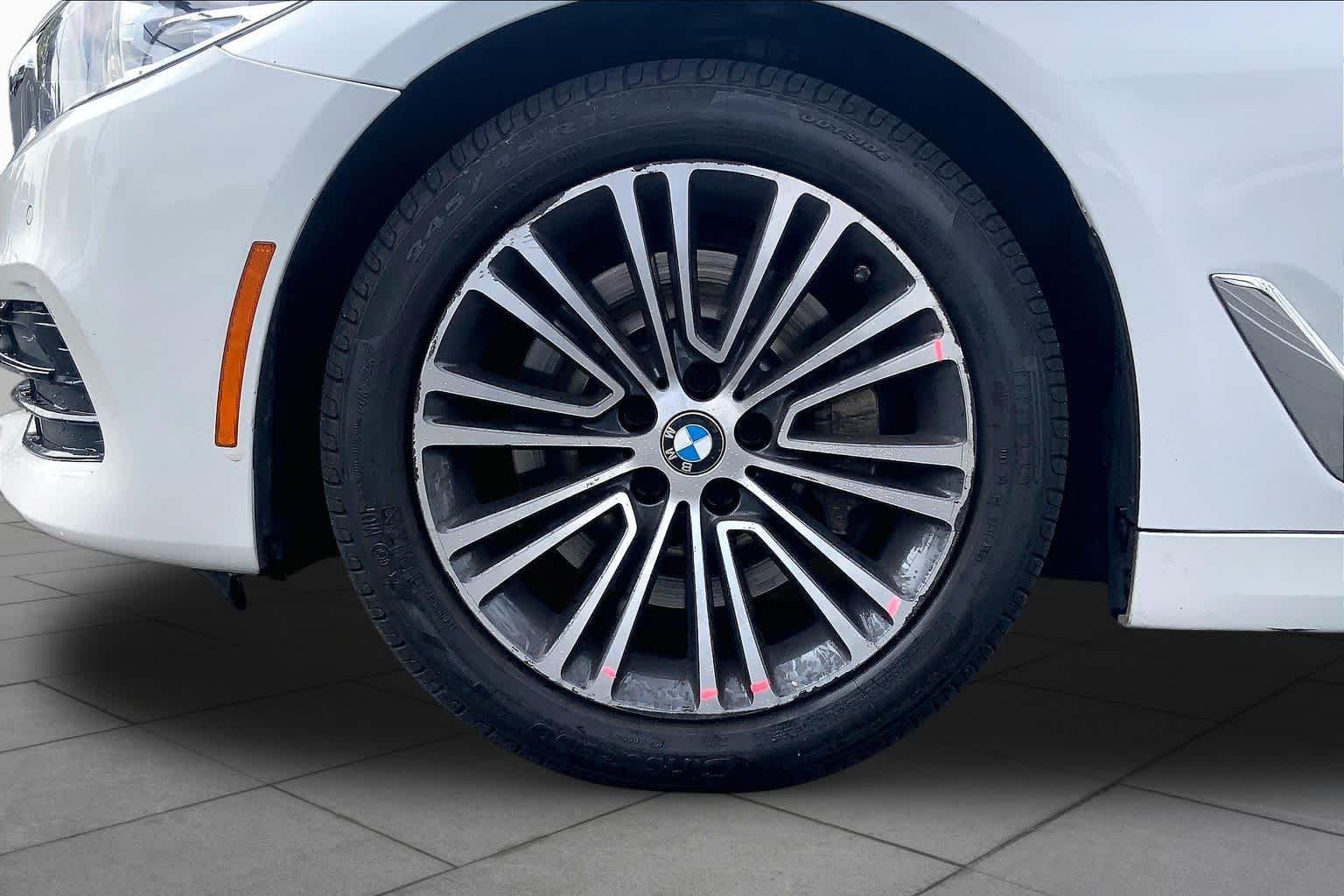Used 2019 Mineral White Metallic BMW 530i image 10