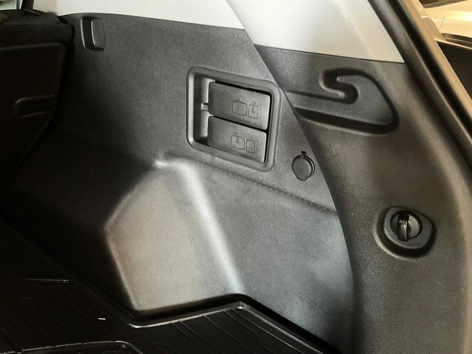 Used 2019 Gray GMC SLE image 18