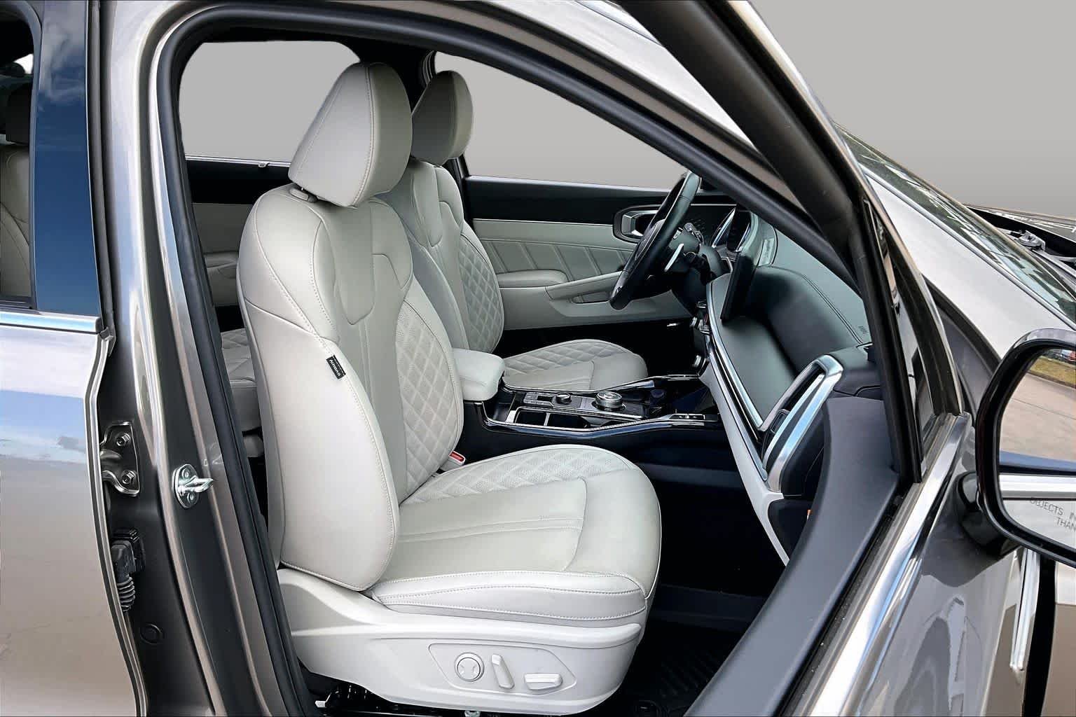 Used 2025 Volcanic Sand Kia SX Prestige image 9