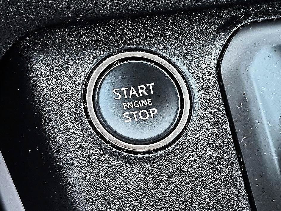 Used 2023 Tasman Blue Metallic Land Rover SE image 27