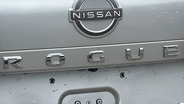 Used 2023 Brilliant Silver Metallic Nissan Platinum image 29