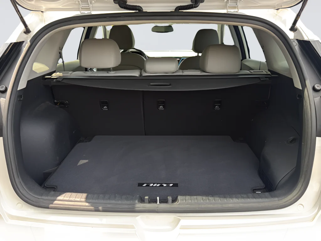 Used 2019 White Kia EX image 31