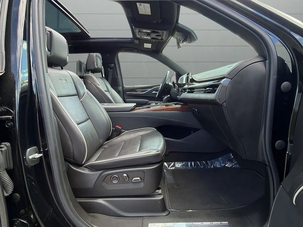 Used 2021 Black Cadillac Sport image 15