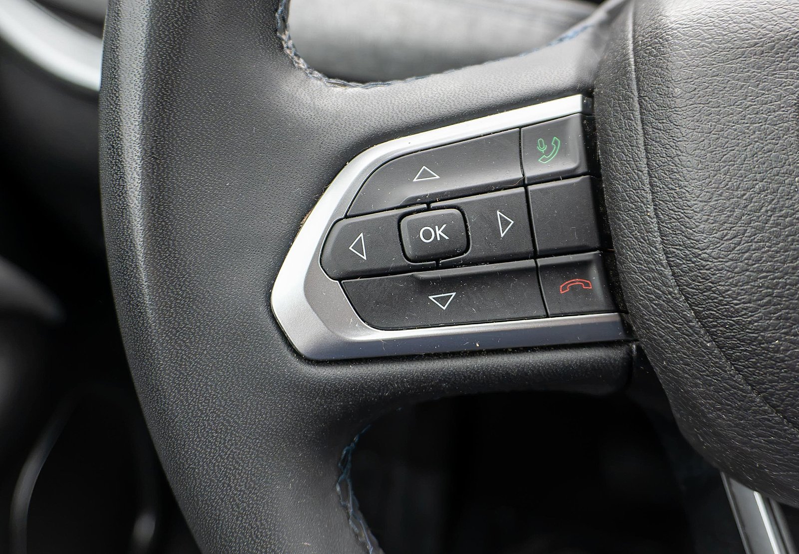 Used 2022 Laser Blue Pearlcoat Jeep Latitude 4x4 image 20