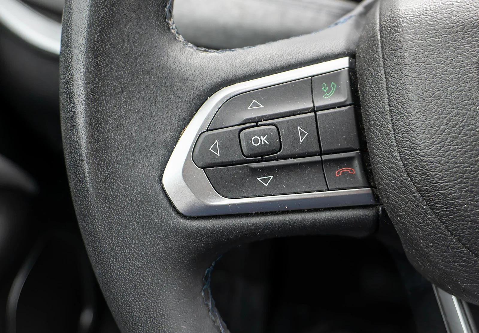 Used 2022 Laser Blue Pearlcoat Jeep Latitude 4x4 image 20