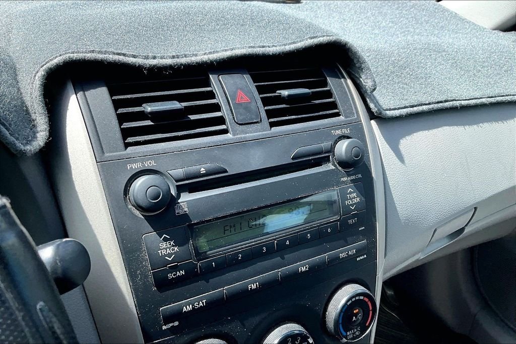 Used 2009 Silver Toyota Base image 23