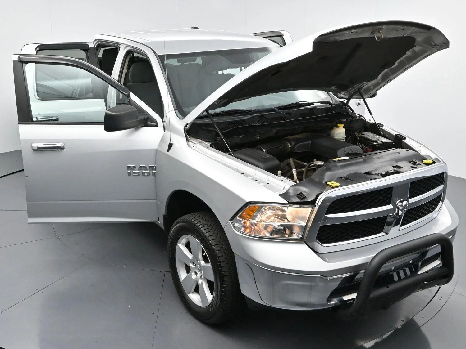 Used 2015 Bright Silver Metallic Clearcoat Ram SLT image 37