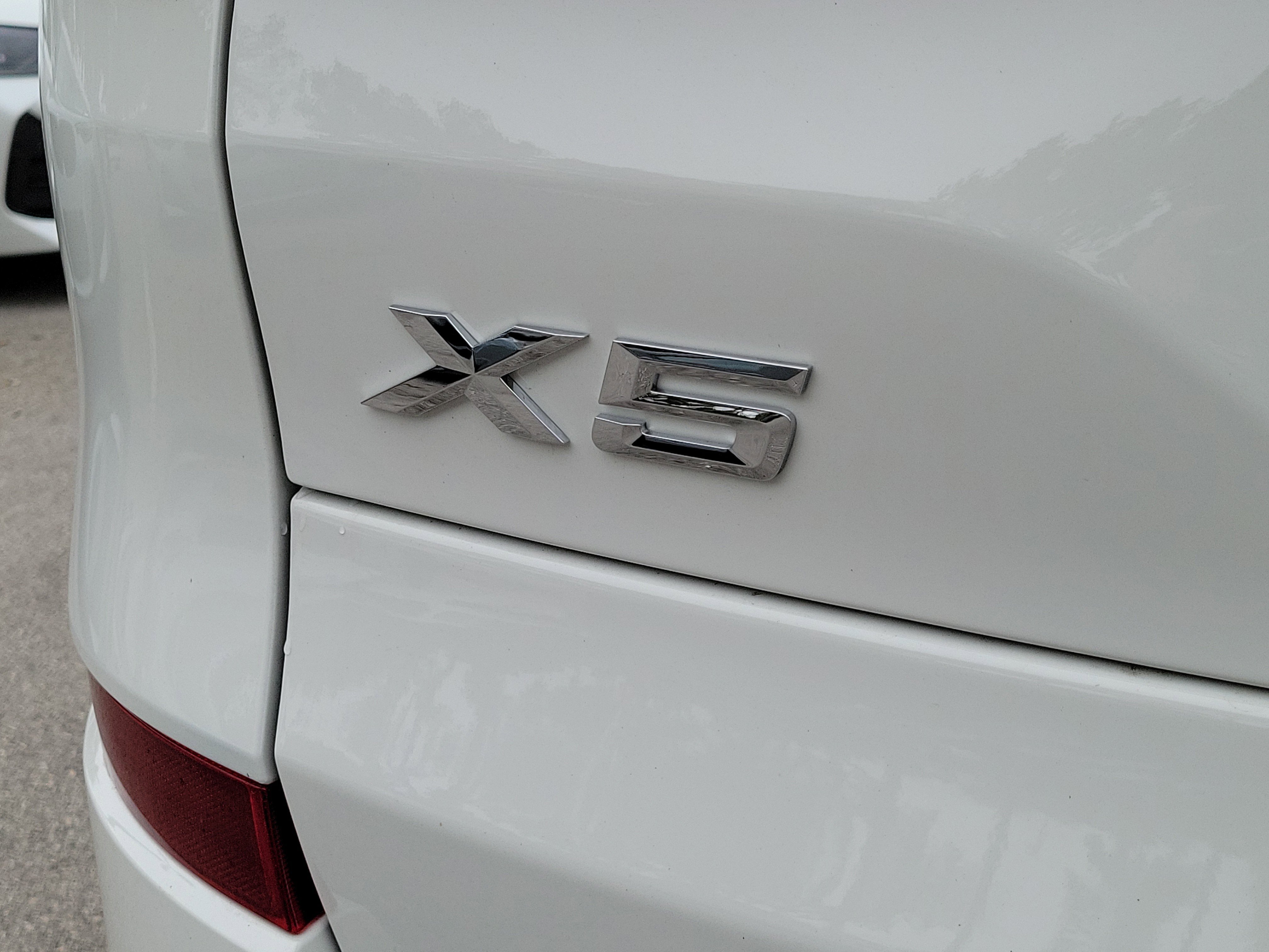 New 2026 Alpine White BMW xDrive40i image 5