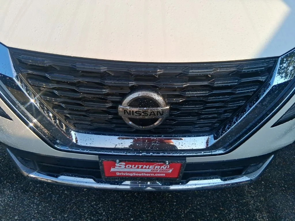 Used 2021 White Nissan Platinum image 14