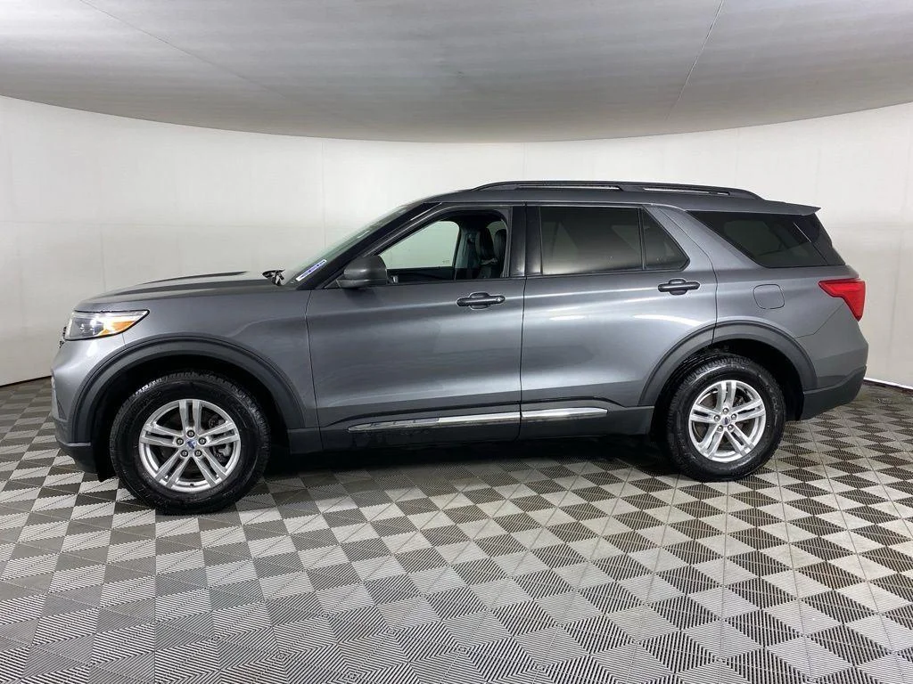 Used 2022 Gray Metallic Ford XLT image 6