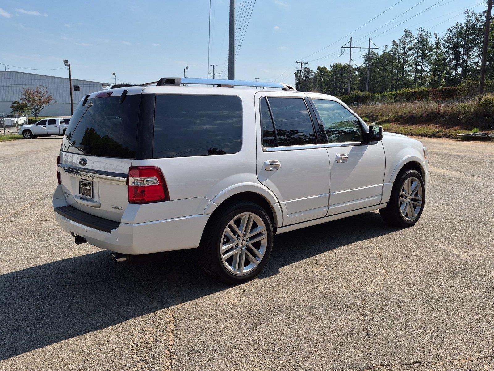 Used 2017 White Platinum Tri-Coat Metallic Ford Limited image 5